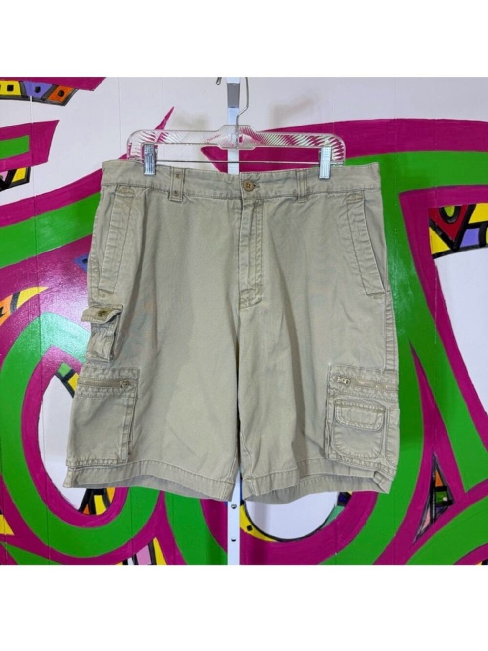 Izod, Tan Cargo Shorts Casual Comfort. Size 36. Excellent used condition!